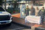 Al inspeccionar el interior de la camioneta, los agentes hallaron cables expuestos y partes del tablero desarmadas.