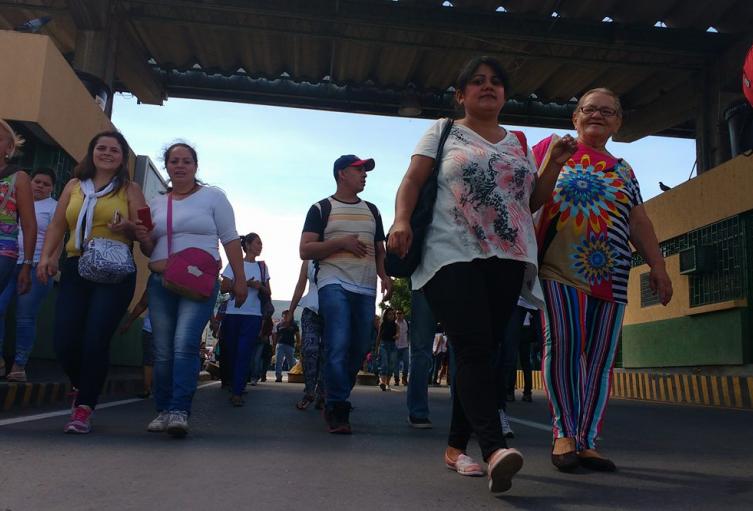 Miles de personas, circulan diariamente los Puentes Internacionales entre Colombia y Venezuela 