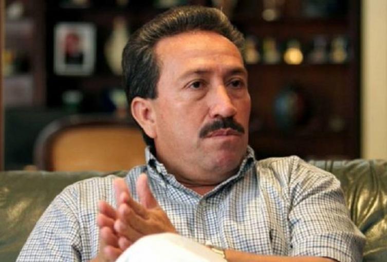 El exmandatario tiene una investigación por posible lavado de activos.