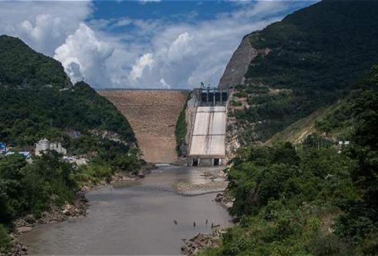 vertimiento controlado del embalse Topocoro