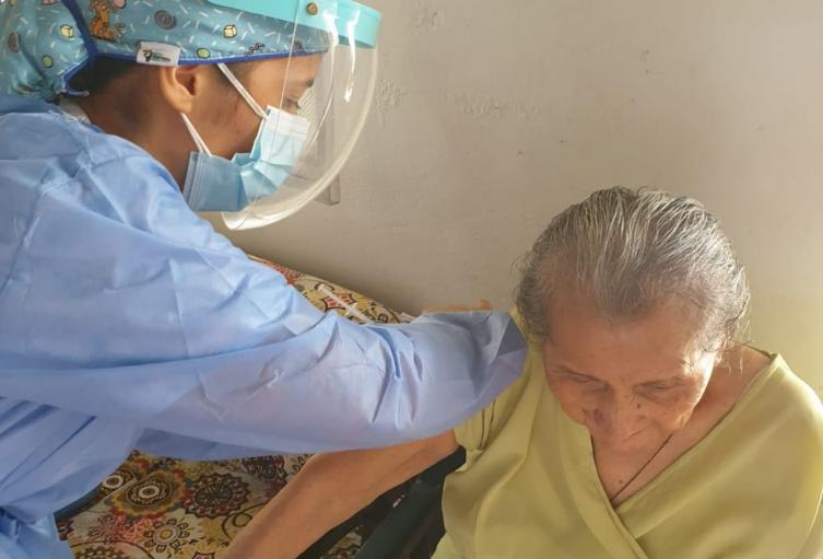 vacunación abuelitos