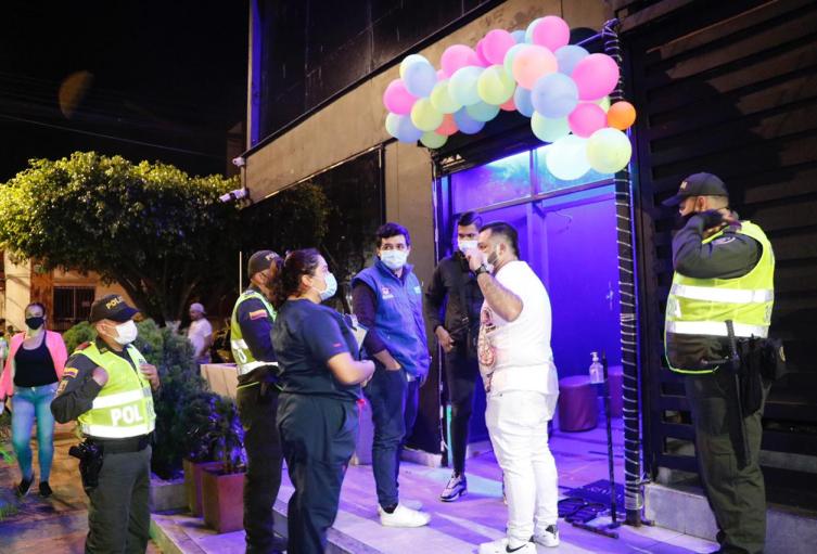 Con operativos en la zona rosa de Bucaramanga, autoridades hacen cumplir las medidas restrictivas