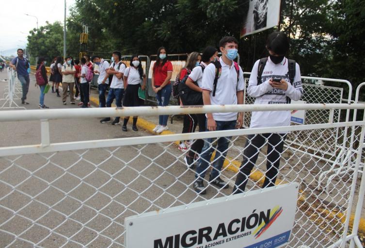 Estudiantes en la frontera