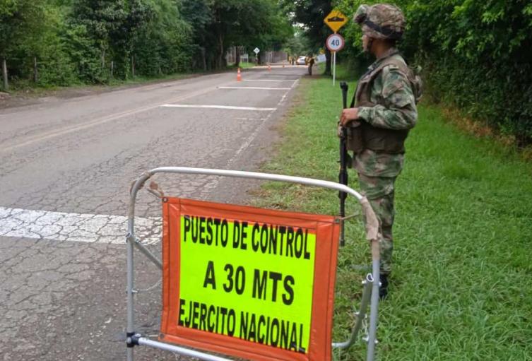 Soldado puesto control 