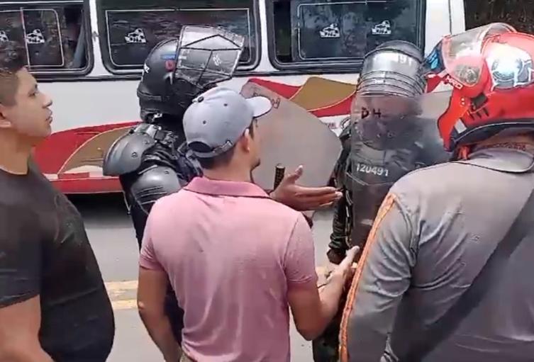 La comunidad esperaba ser escuchados por el ministro de transporte, William Camargo