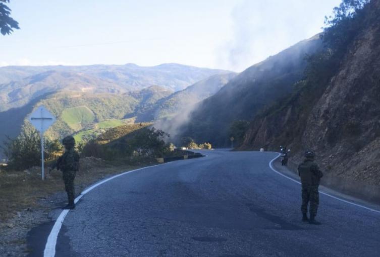 Vehículo incinerado en la vía Cúcuta-Ocaña