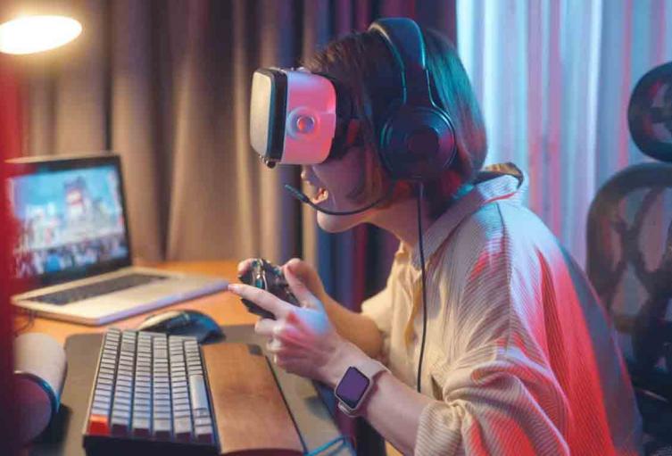 Gamer woman