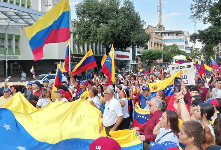 Migrantes en Cúcuta marcharon a favor de la posesión de Edmundo González en Venezuela