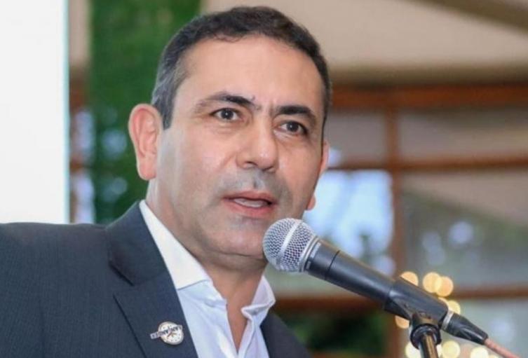 El vehículo en el que se desplazaba entre Zapatoca y Bucaramanga presentó una falla mecánica momentánea.