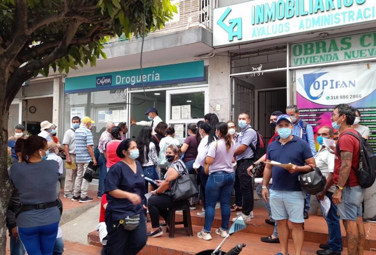 Largas filas para la entrega de medicamentos en Cúcuta