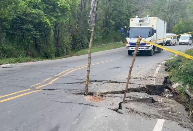 Falla geológica en la vía Bucaramanga - Bogotá