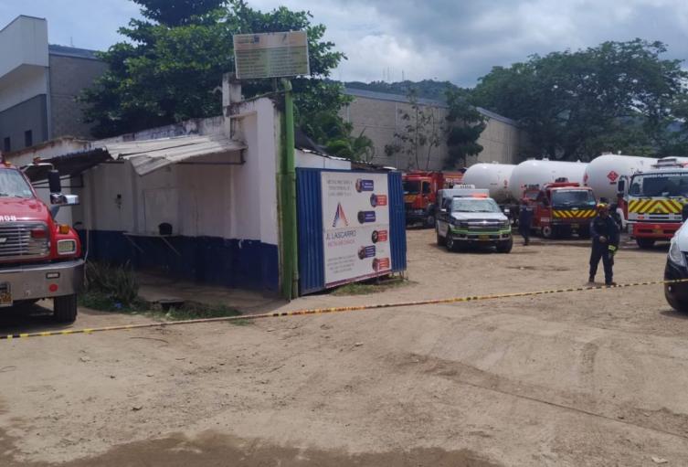 Las autoridades mantienen acordonada la zona para evitar la propagación de gases