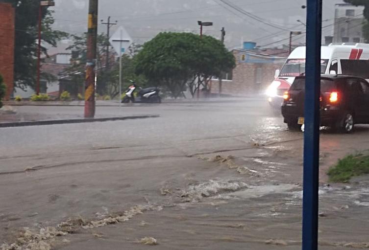 Los organismos de prevención y emergencias mantienen alerta por la tormenta