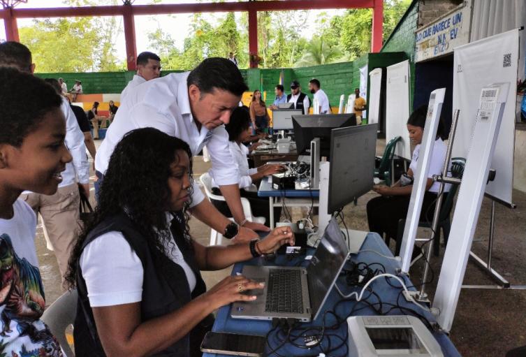 Registrador responde a las críticas, garantiza elecciones transparentes y descarta un eventual aplazamiento
