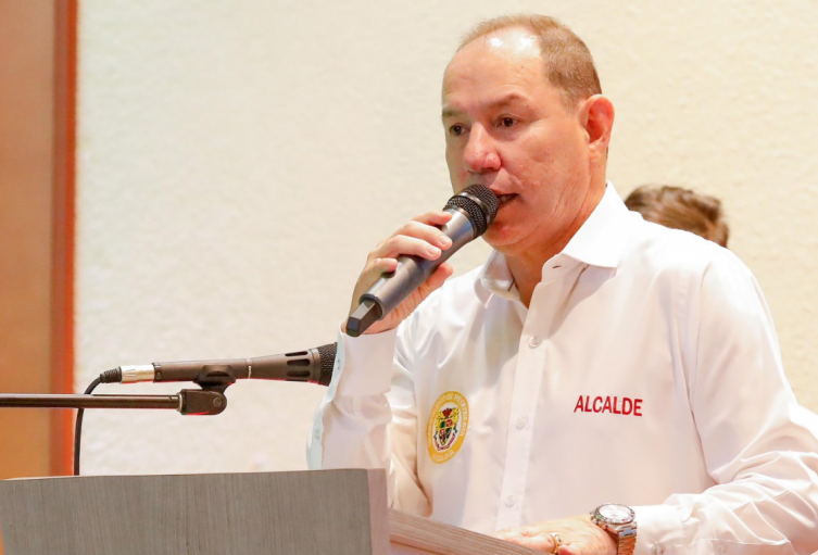 El alcalde Óscar Santos, aseguró que es enemigo de los enemigos.