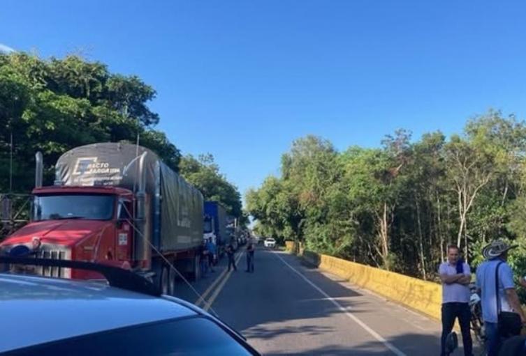 Cierre vial en el sector La Gómez, en la Troncal del Magdalena 2