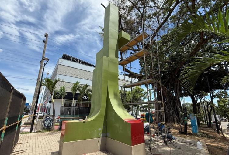 Escultura Puerta del Sol en Bucaramanga