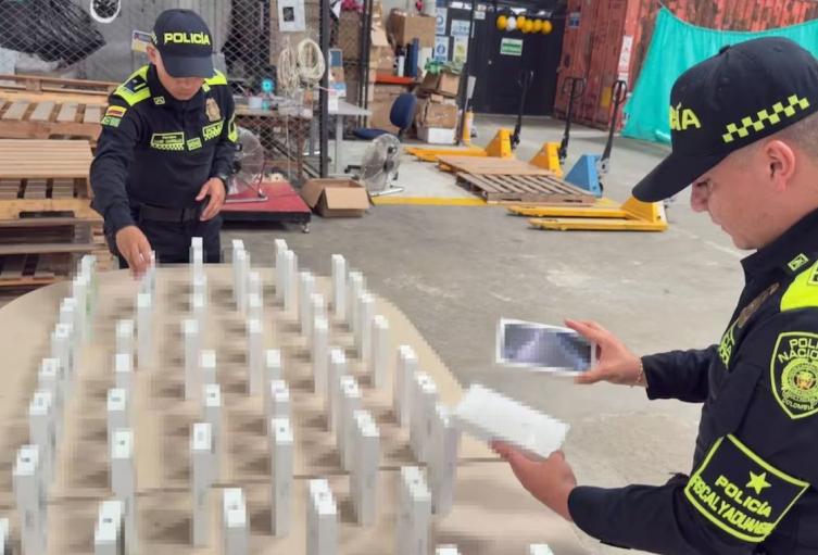 Incautación de celulares de contrabando en Santander