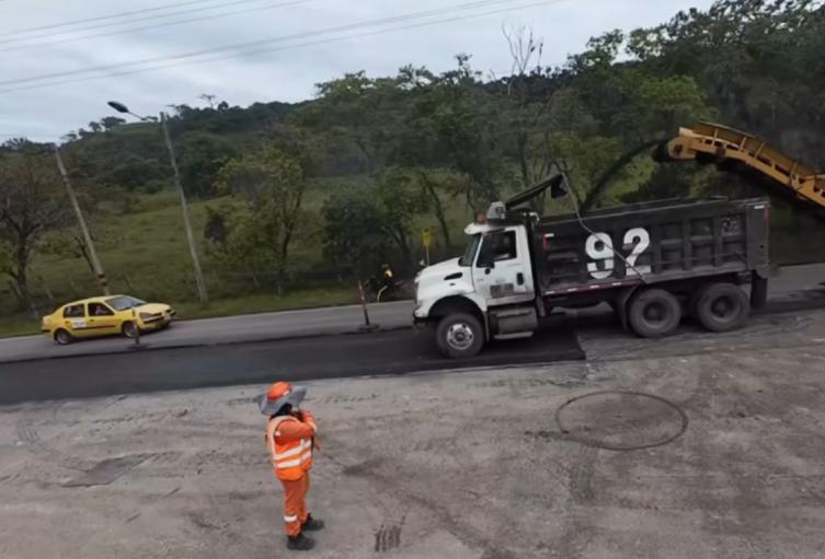 Mantenimiento de la vía Barbosa - Puente Nacional