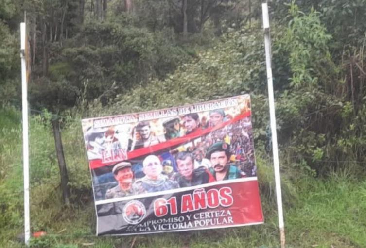 Pancarta del Eln en Cerrito