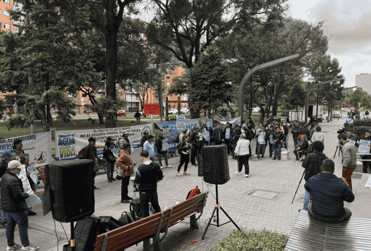 “¡Agua sí, oro no!” Comité por defensa de Santurbán en Bogotá.