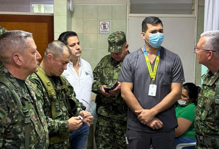 Cúpula militar visita a uniformados heridos en el Catatumbo 