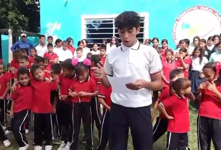 Estudiante de la sede educativa Francisco de Paula Santander en el sector de La Pista en el Catatumbo
