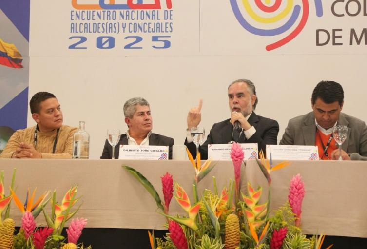 Alcalde de Girón en el Encuentro Nacional de Alcaldes y Concejales 2025