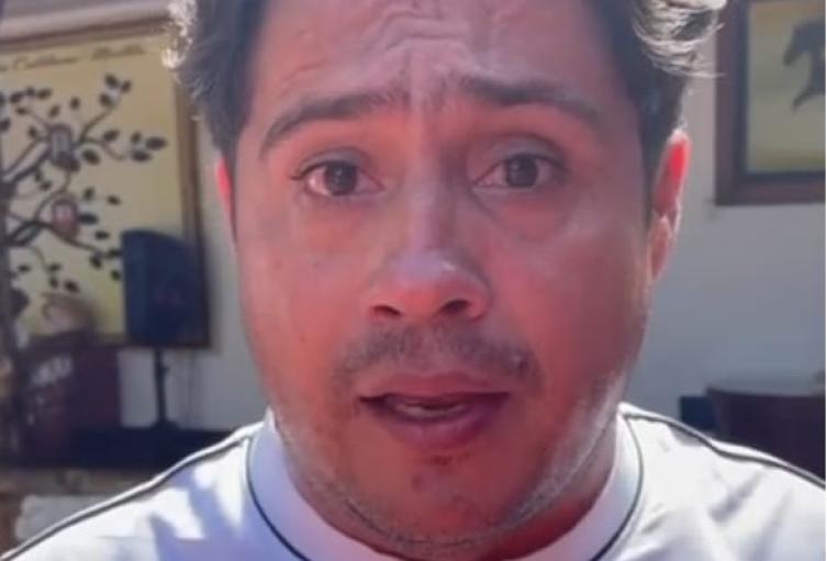 José Alexander Sierra, administrador de la valla publicitaria