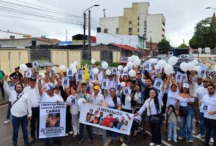 Familiares de colombianos presos en Venezuela