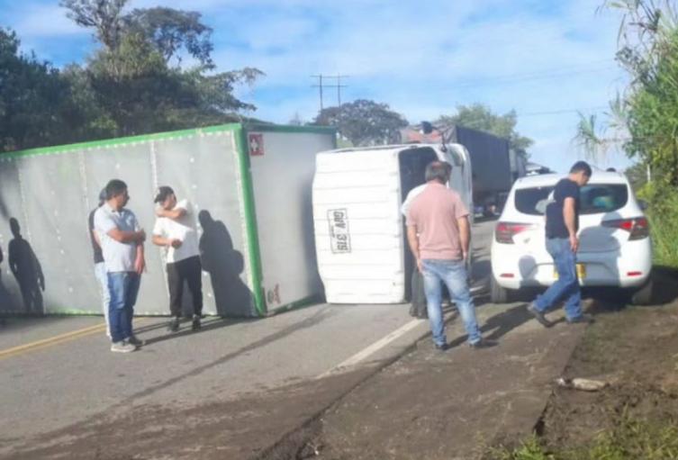 Accidente de tránsito en Vado Real (Santander)