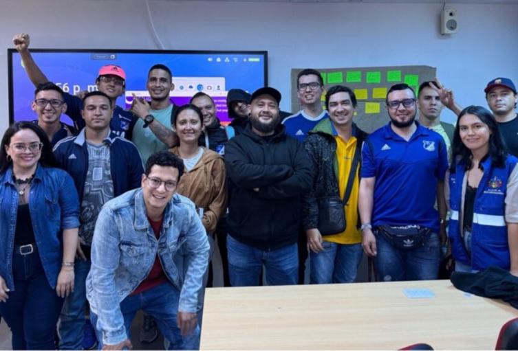Actividad de barrismo social con hinchas de Millonarios en Bucaramanga