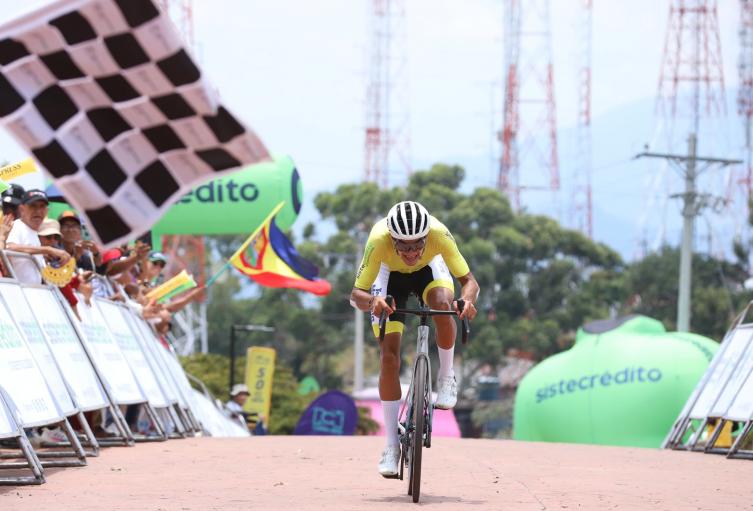 Diego Camargo del Team Medellín, ganador del clásico RCN 2025