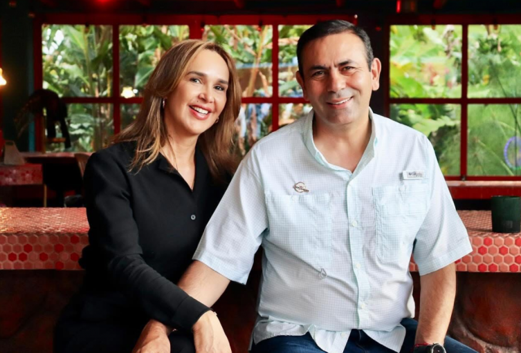 El gobernador de Santander, Juvenal Díaz, denunció públicamente las amenazas que ha recibido su familia a través de redes sociales.