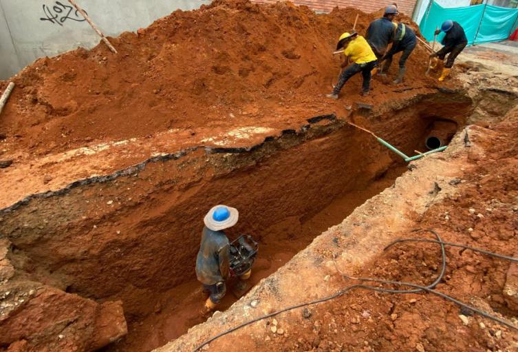 Afectación en tubería del barrio Santa Ana (Floridablanca)