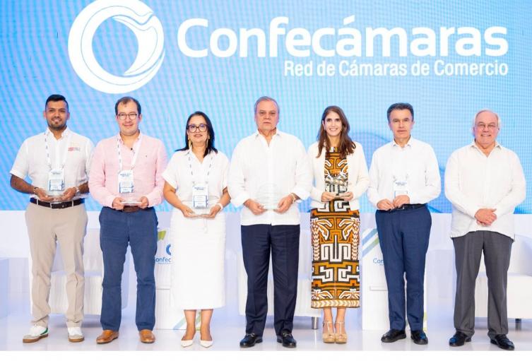 Condecoración a Cámara de Comercio de Cúcuta