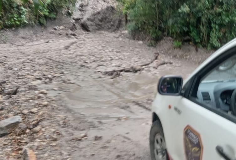 El caudal del río ha venido incrementándose de forma paulatina y que el monitoreo se mantiene activo.