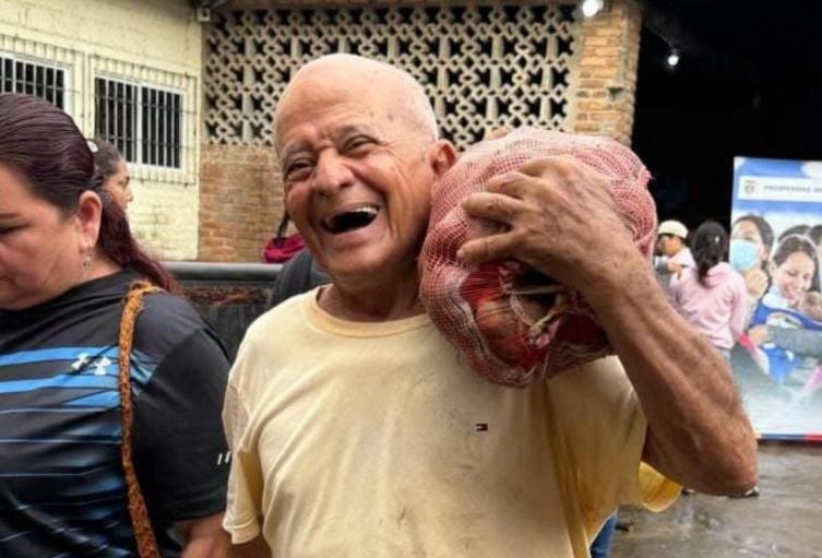 Entrega de papa a población vulnerable de Santander