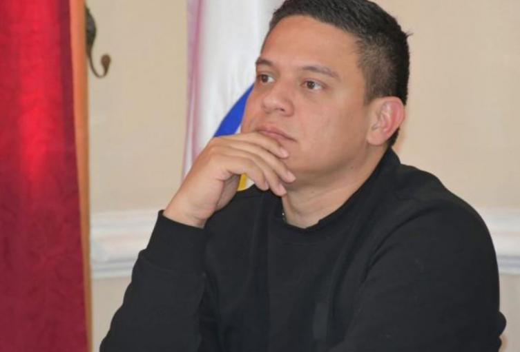 El mandatario deberá abandonar el cargo y el Gobernador de Santander, Juvenal Díaz Mateus, será notificado para designar un alcalde encargado.