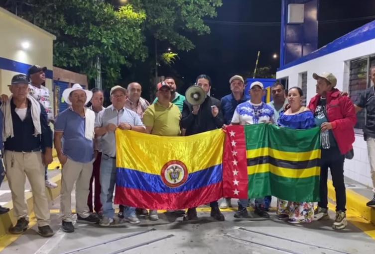 Se mantienen las talanqueras arriba de los peajes de Curos, Oiba y Curití