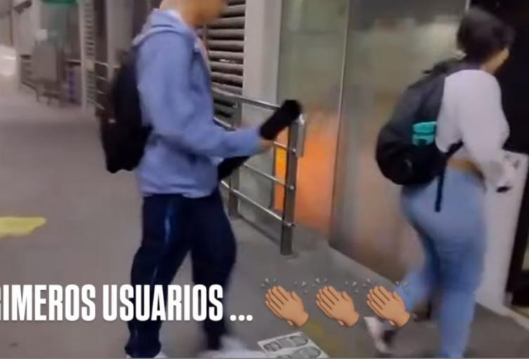 Usuarios en la reactivación de Metrolínea 