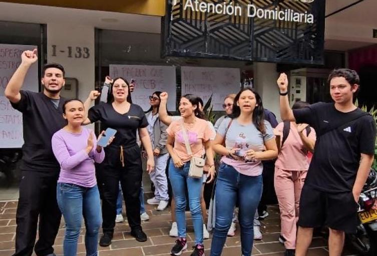 Médicos protestando en Medicuc 