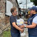 Inició la entrega de ayudas humanitarias a más de 70 familias que resultaron afectadas por inundaciones. 