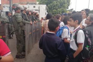 Niños venezolanos protestan en Ureña y San Antonio