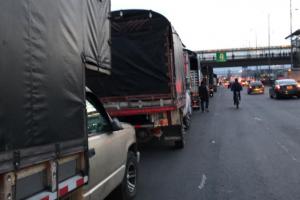 Protesta de camiones de carga liviana en Bogotá