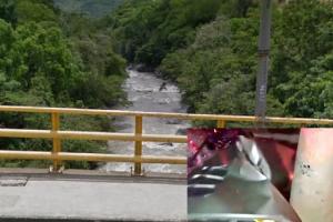 La pareja se desplazaba en un vehículo y se estrelló contra un poste.