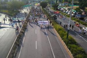 El sistema de transporte masivo Metrolínea suspendió la operación durante algunas horas.
