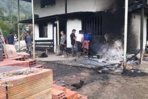 Así quedó la vivienda luego de prenderle fuego.