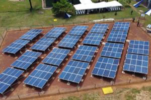 Adecuación e instalación de 240 paneles solares,