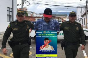 El capturado presentaba circular azul de Interpol.